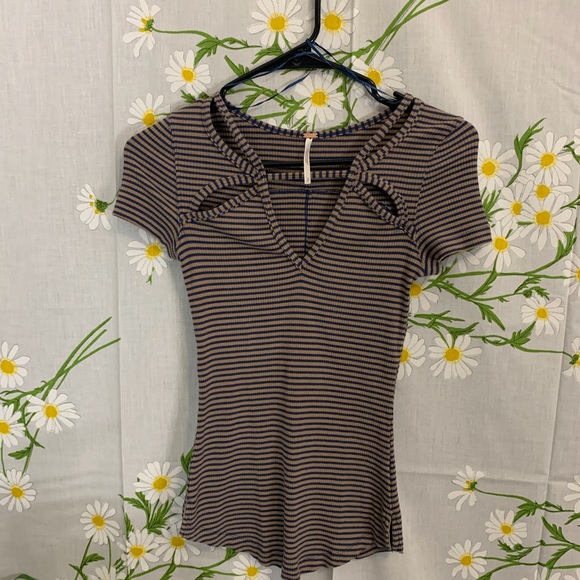 Free People Tops - EUC FREE PEOPLE tan / navy stripe ribbed baby tee